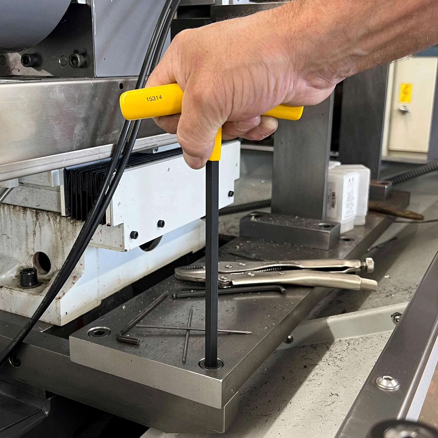 BONDHUS Imperial 9" (228MM) Hex End T-Handles - Image 6